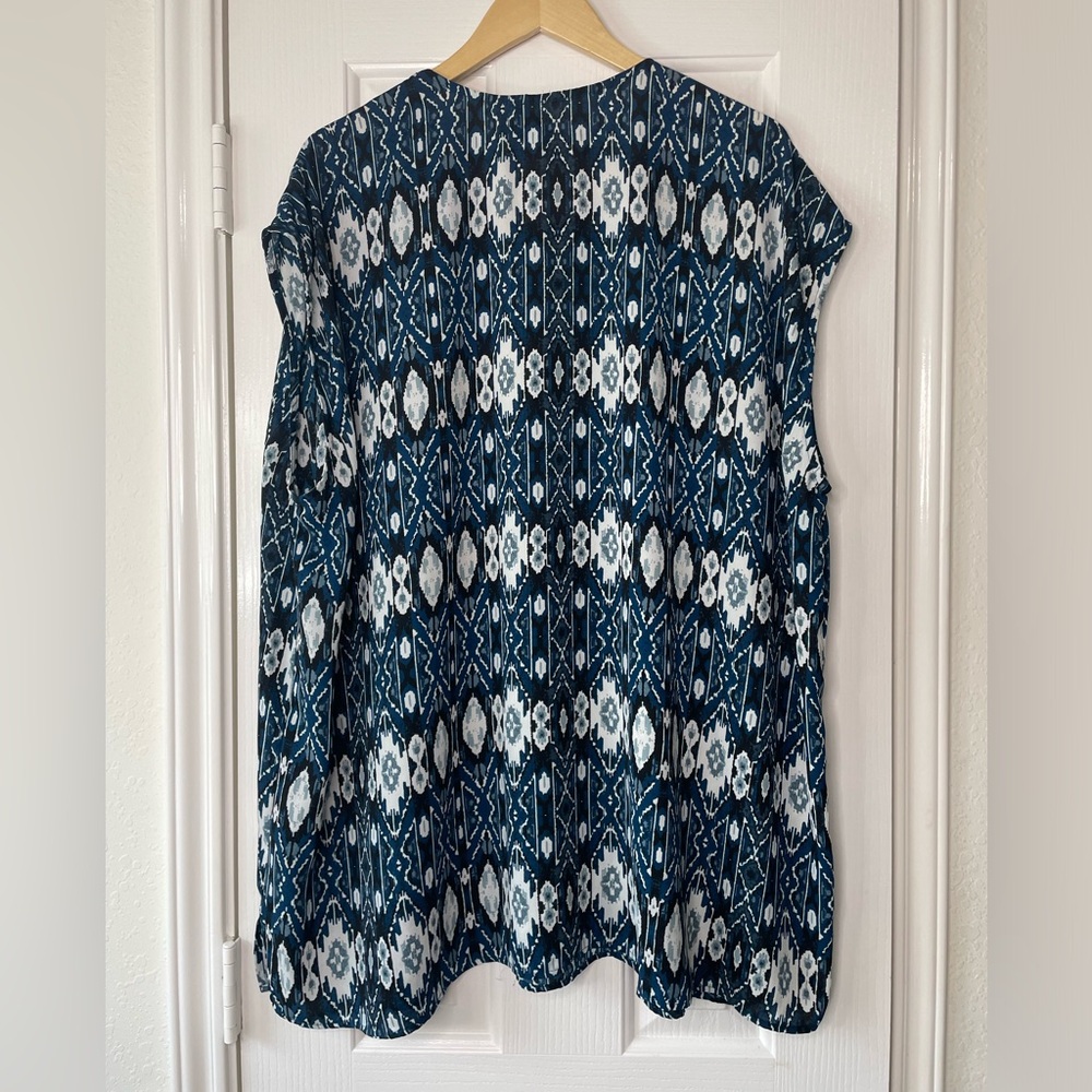 Show Me Your MuMu Teal and White Patterned Tunic Top size XL - Picture 2 of 6